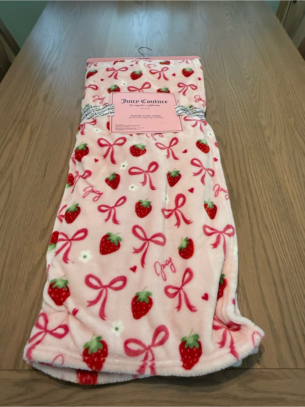 Juicy Couture BNWT Strawberry Bow Plush Throw Blanket Pink 50x70